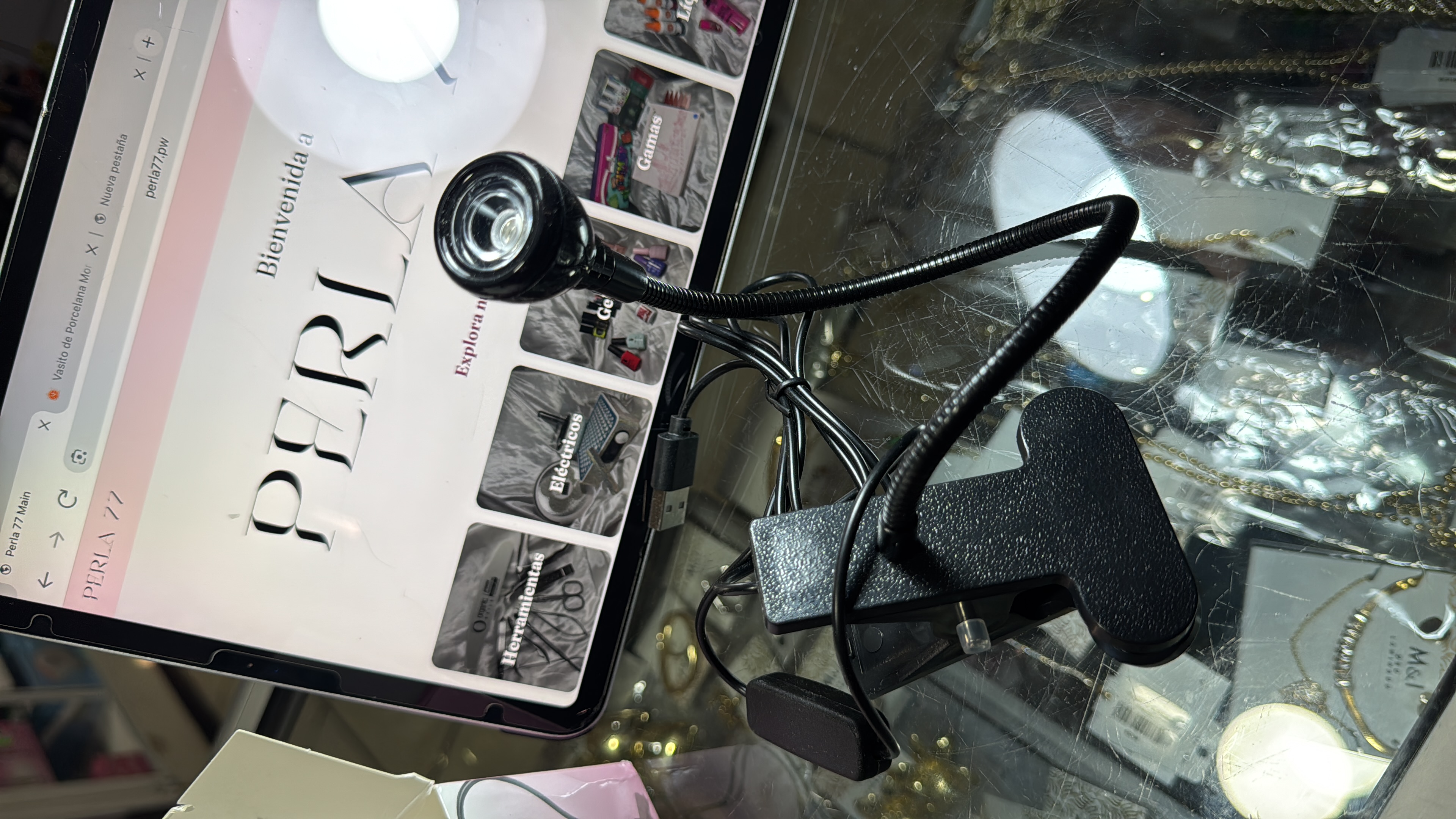 AGOTADO Lámpara pre curado Negra Alámbrica