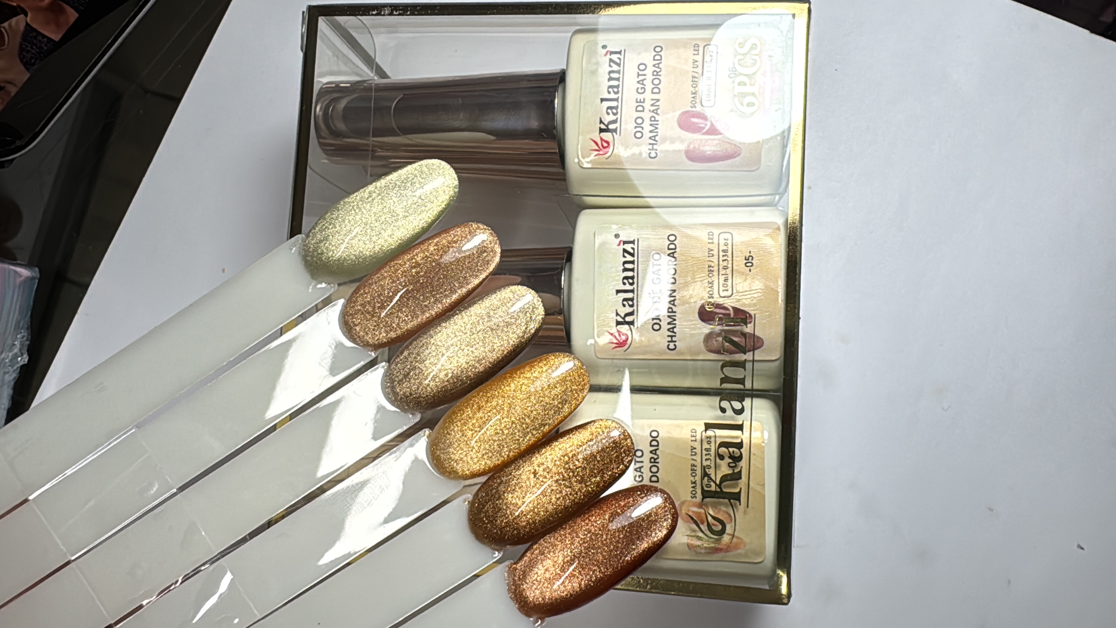 AGOTADO Gama Ojo de Gato Champán Dorado