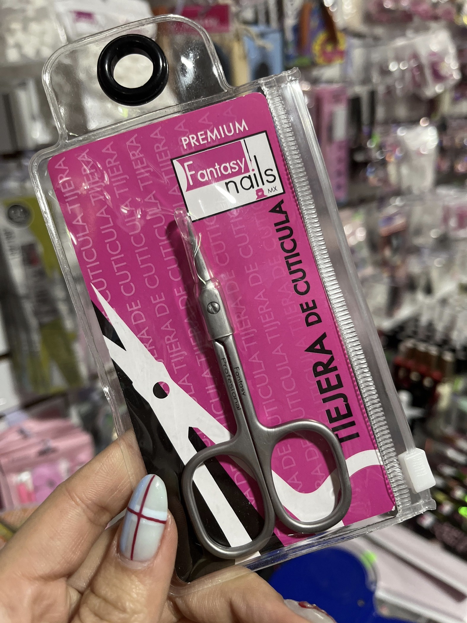 AGOTADA Tijera de cutícula