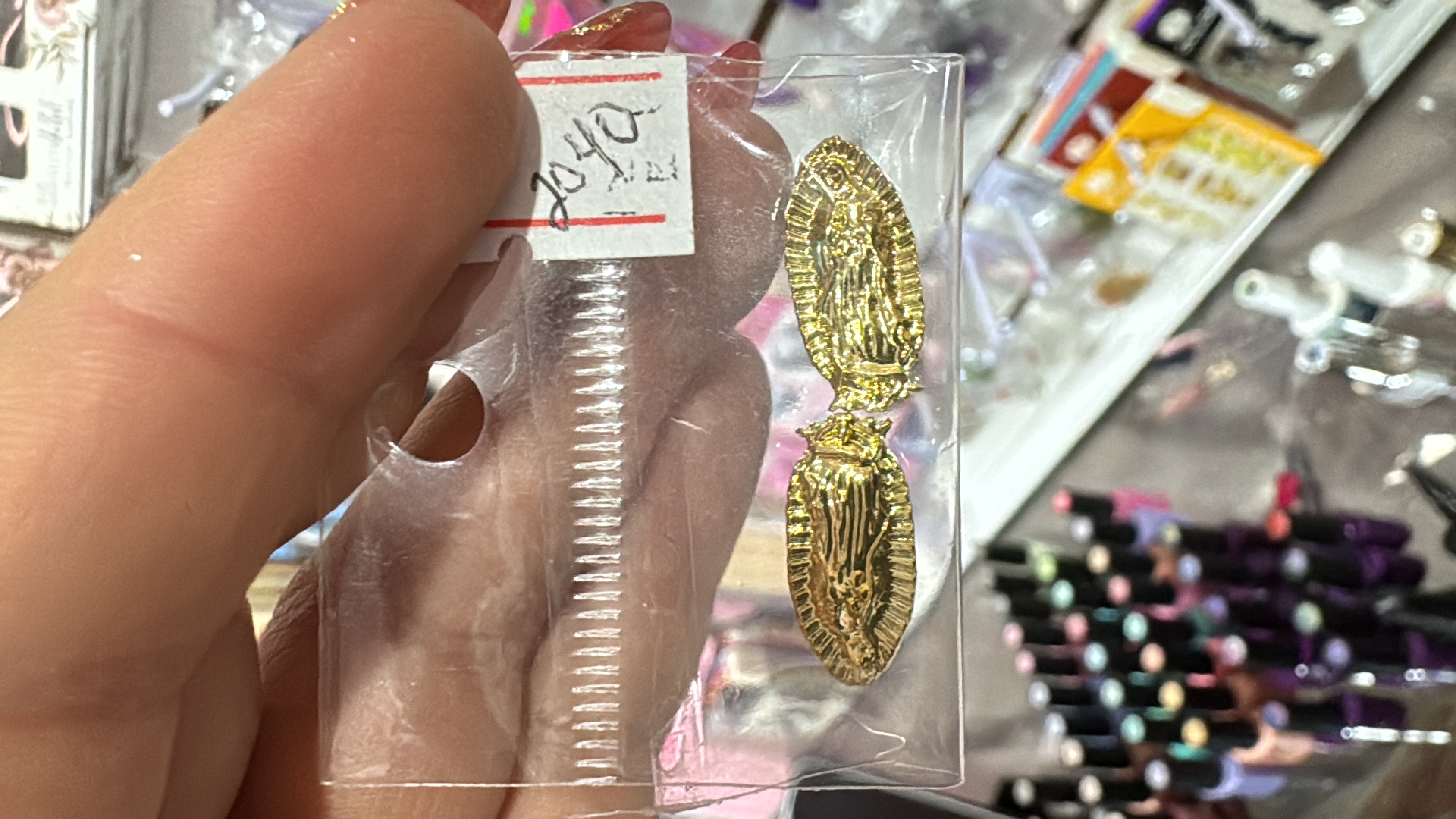 Par de dijes Virgen Dorado CH (2040)